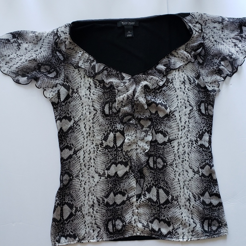 CUTE RUFFLE TOP💜 - Picture 4 of 4